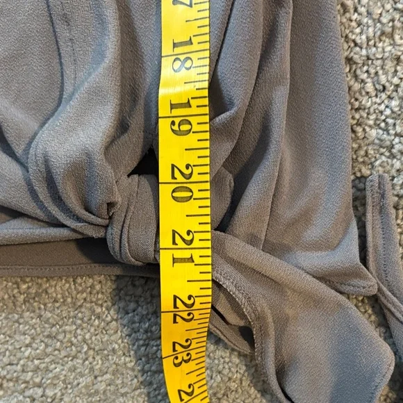 Y2K Banana Republic Taupe Font Tie 3/4 Sleeve Women's Blouse. Size Small - Picture 6 of 6